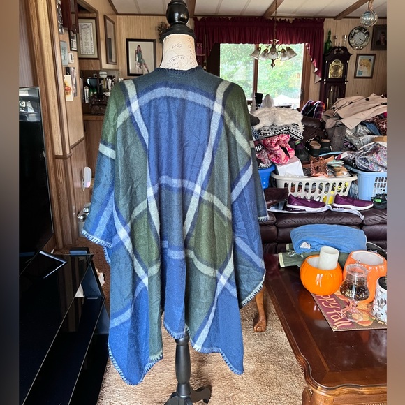 Plaid WOOLRICH Shawl Blanket Wrap Poncho ~ One Size Fits All. - Picture 8 of 15